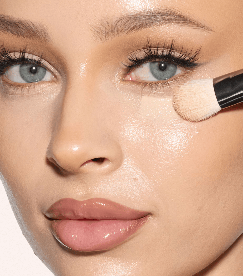 Huda Beauty - UNDEREYE BUFF BRUSH